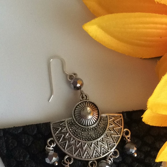 925 SS Black Leather & Iridescent Bead Earrings - Picture 9 of 9